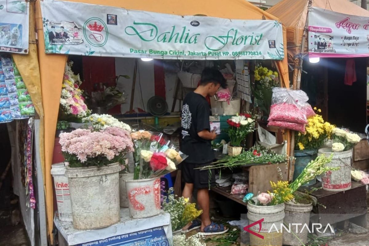 Cerita dinamika penjualan bunga di Pasar Kembang Cikini