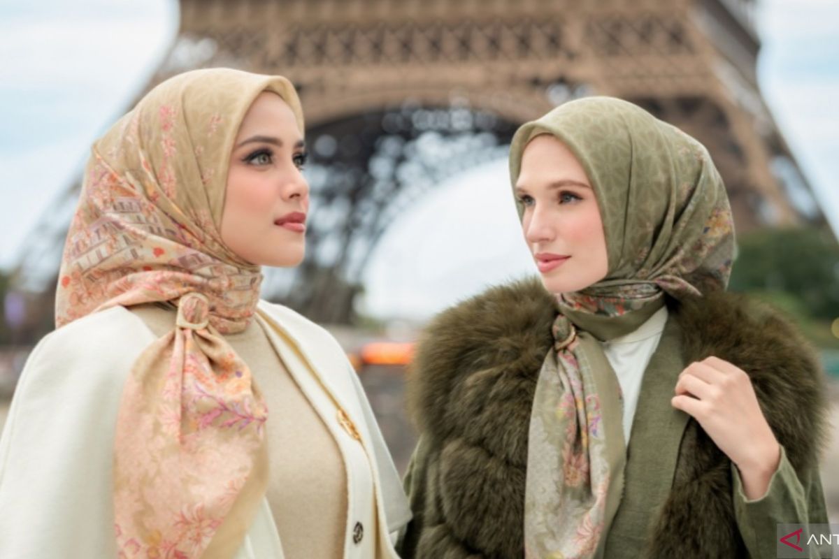 Buttoscarves luncurkan koleksi scarf terinspirasi dari Emily in Paris