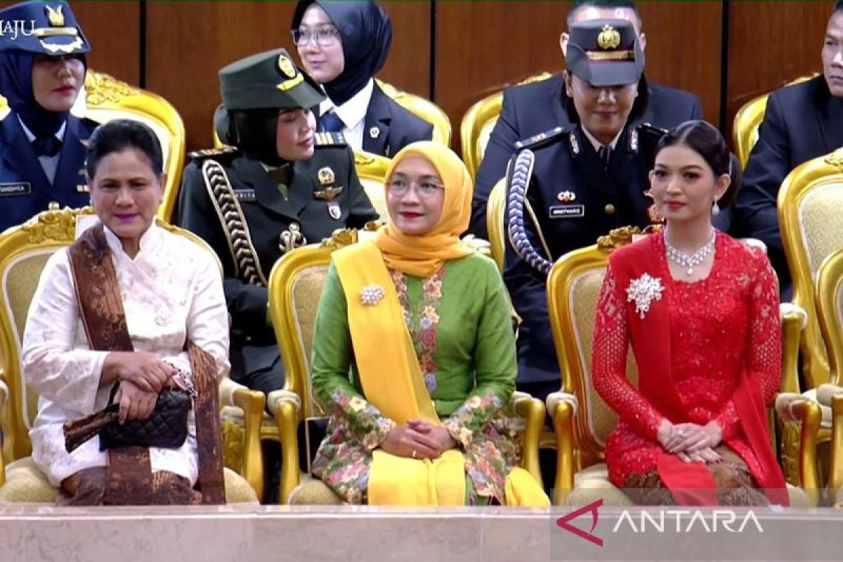 Kebaya “Merah Putih” Selvi Ananda dan Iriana simbolkan cinta Indonesia